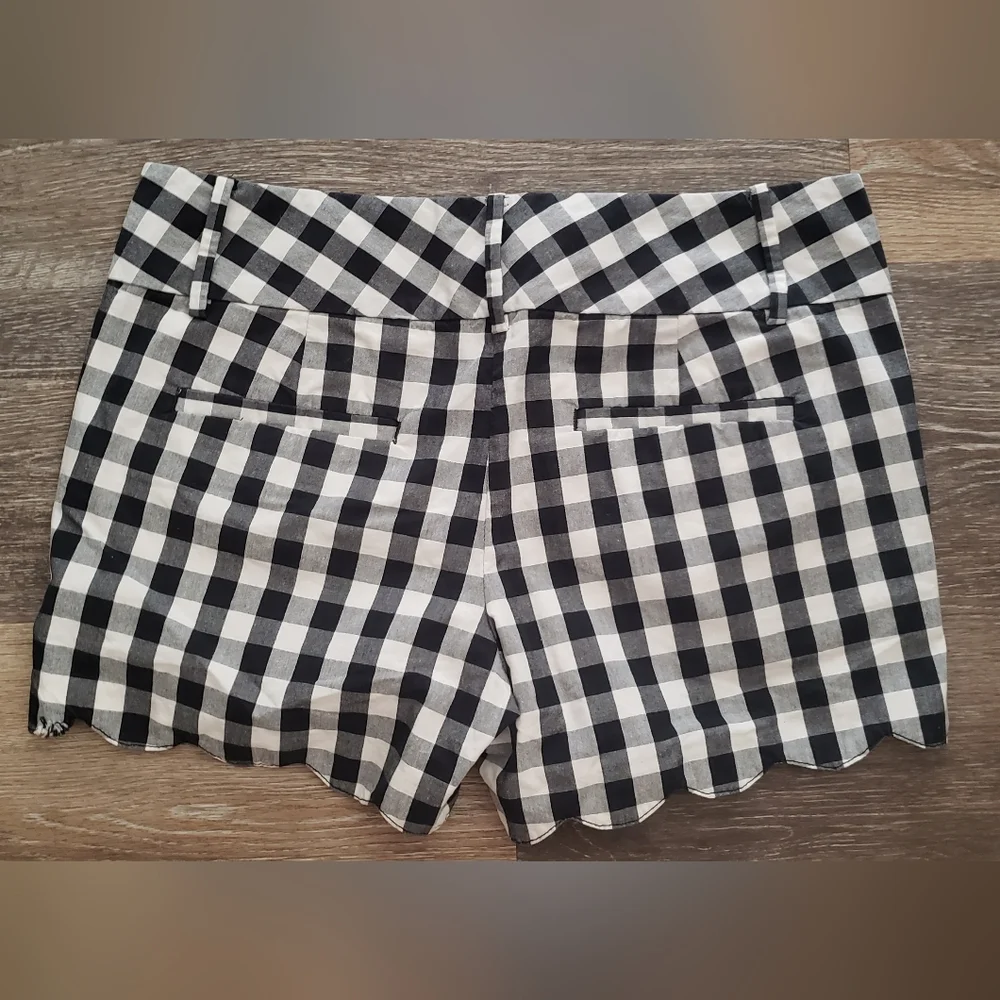 Shorts - Picture 2 of 4